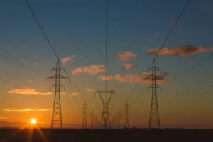 Barrage hydroélectrique dans les Pyrénées - énergie renouvelable en montagne